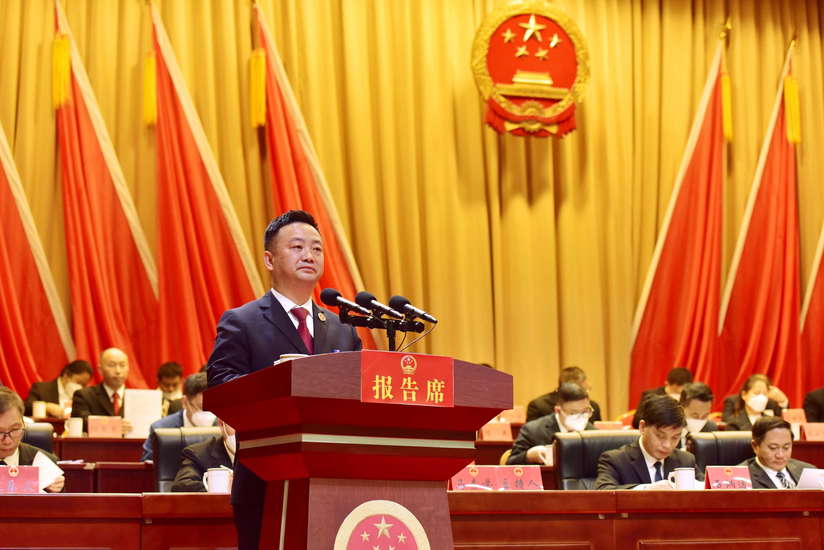 刘茂林作罗甸县人民检察院工作报告.jpg